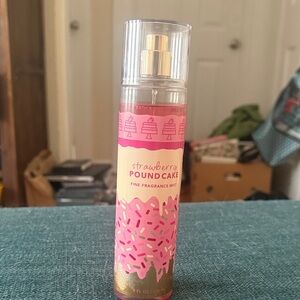 Bath & Body Works Strawberry Pound Cake Mist - Pink and Gold